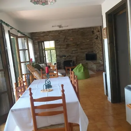 Floropounta Vakantiehuis Trimiklini